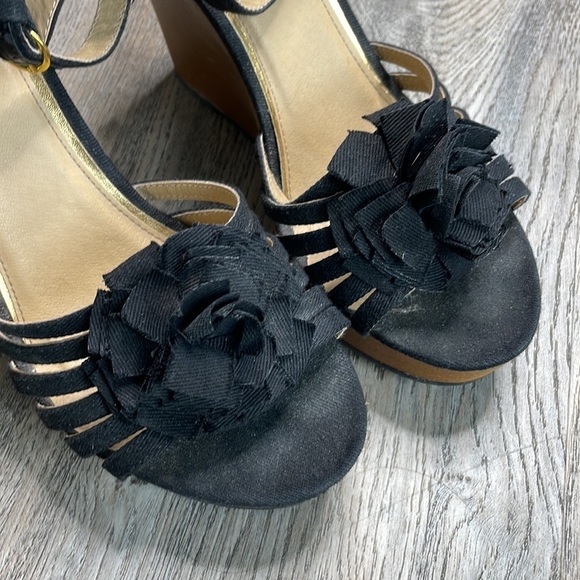 XOXO Platform Wedge Sandal, black Canvas with Canvas flower, size 8.5 - Picture 3 of 9